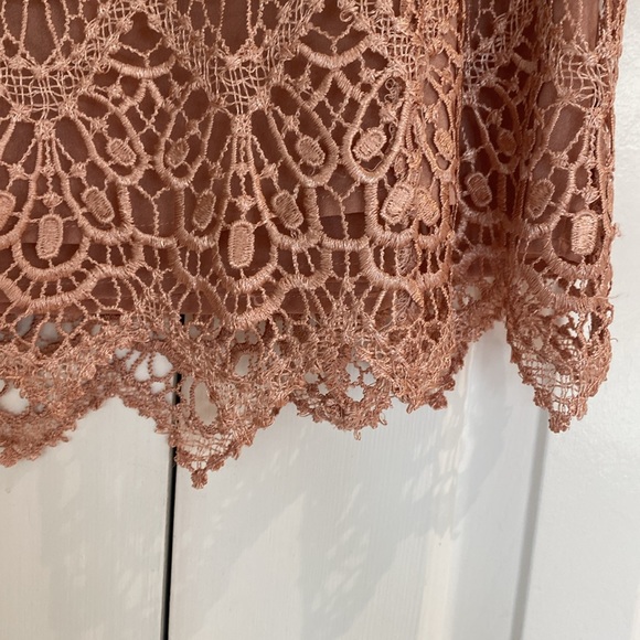 Adelyn Rae Lace with a lovely drape over the edge of shoulders - Picture 5 of 11